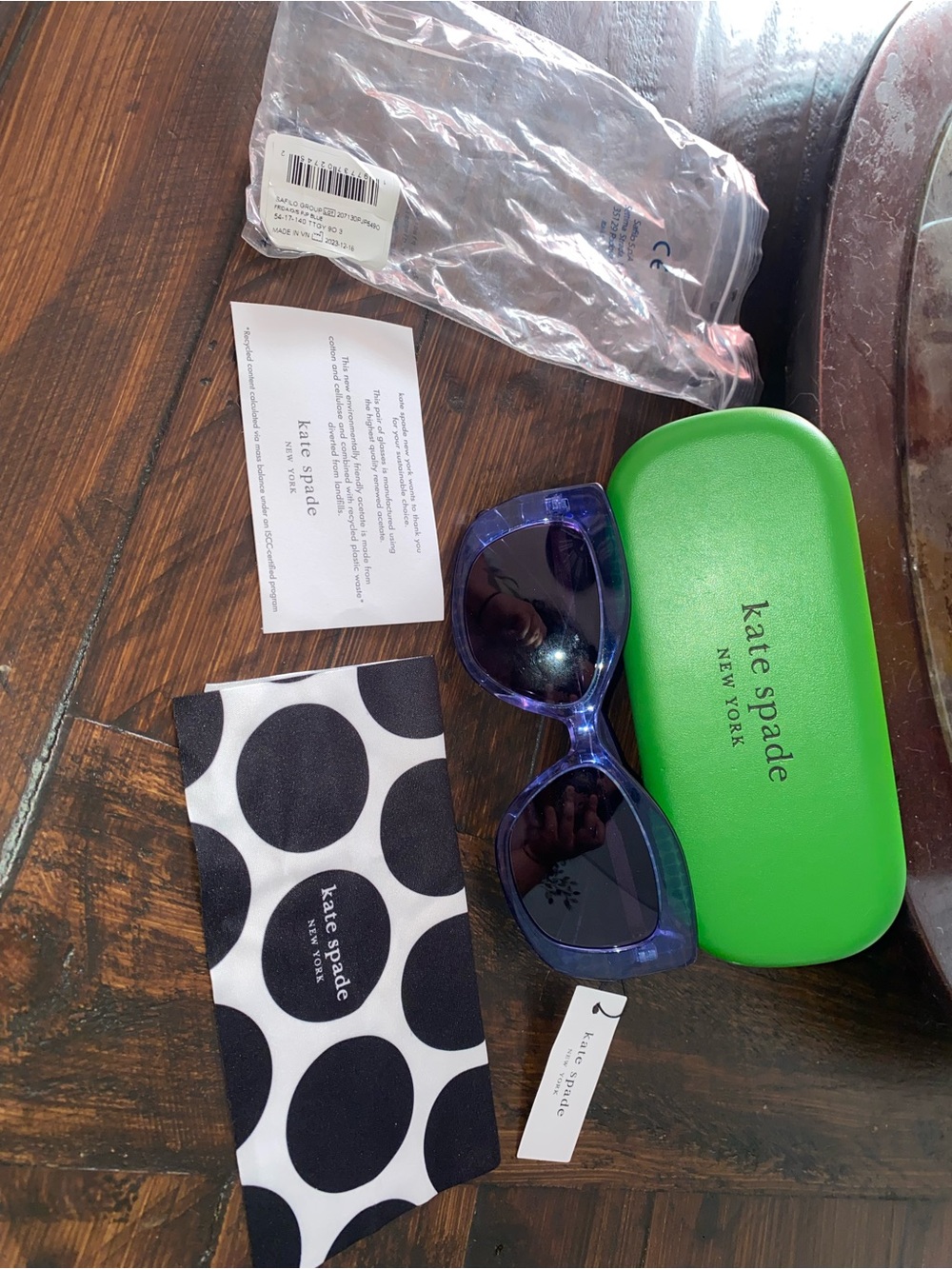kate spade blue Sunglasses with Green Hard Case